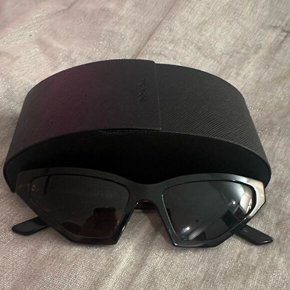 PRADA Tortoise Sunglasses - Picture 7 of 7
